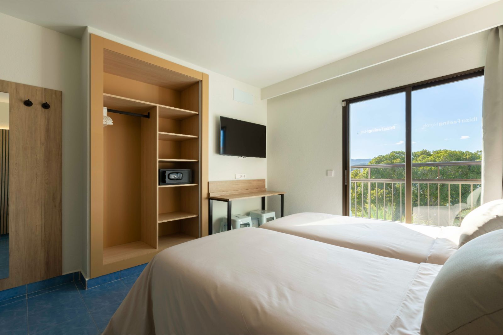 The Top Floor Studio - The Blue Apartments
