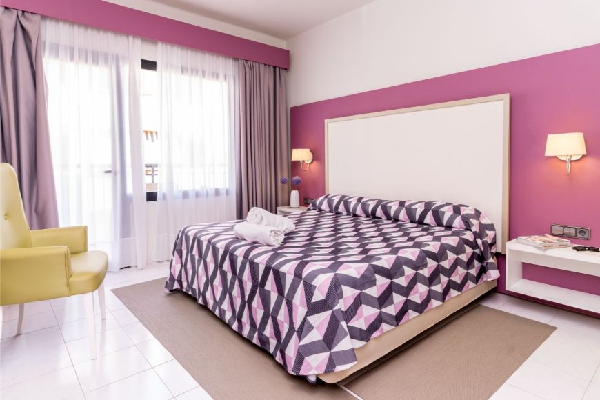 Essential City Room The Purple Hotel